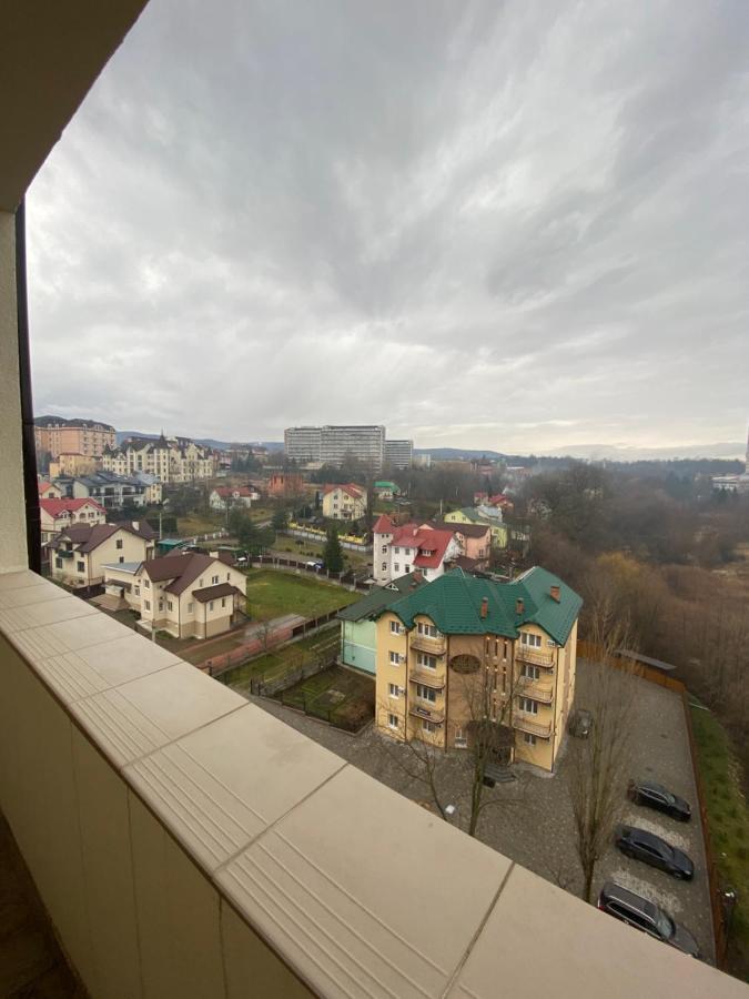 вул роксолани , 16 центр 300 м до бювету