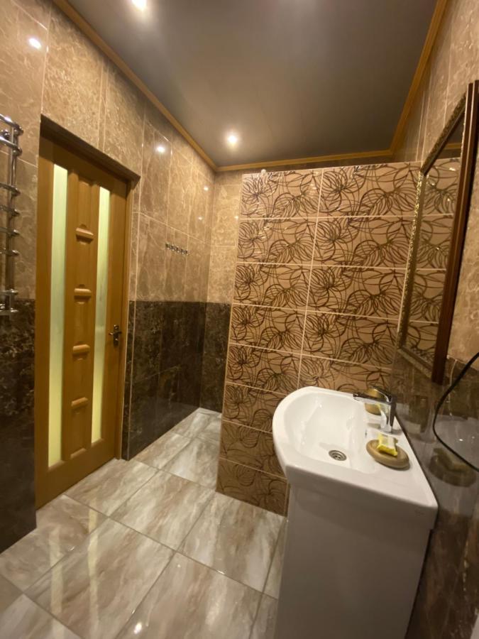 вул роксолани , 16 центр 300 м до бювету